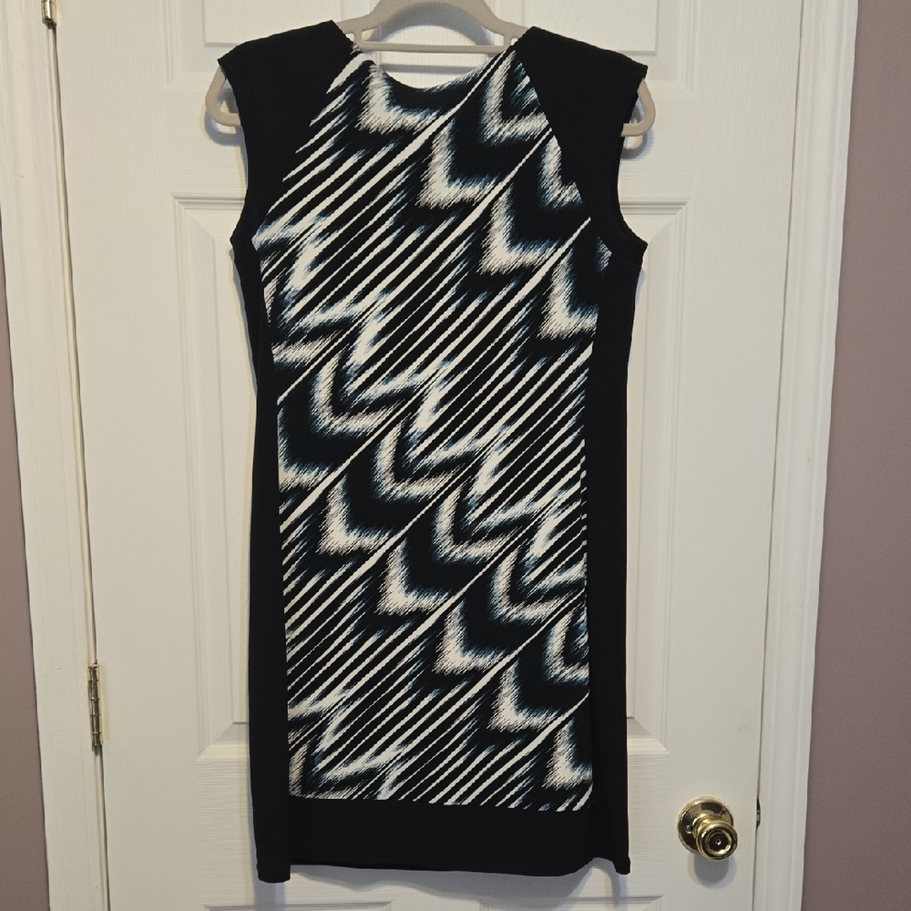 London Times Black and White Geometric Midi Dress - Picture 4 of 5